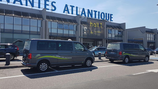 Abysse Taxi est une équipe de professionnels expérimentés qui fait de l’accompagnement et de la ponctualité ses priorités.