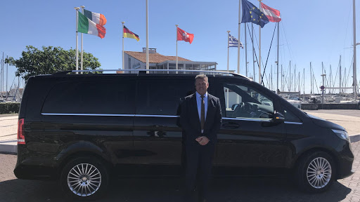 Votre chauffeur privé à disposition 7j/7 et 24h/24 - Transferts Aéroports/ Gares/Ports - Evènements - Congrès - Soirées - Longues distances - Tourisme. Gold VTC service à Béziers est spécialisée dans le transport de personnes