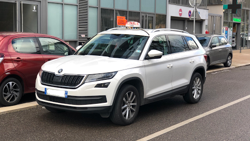 Réserver un taxi à Lyon et dans la région lyonnaise 24h/7j - 04 28 29 79 93 - tout trajet