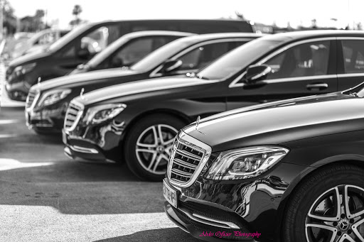 Voyagez avec style et confort grâce aux chauffeurs VTC haut de gamme de Connect Smart Drive. Service de transport exclusif avec chauffeur privé.