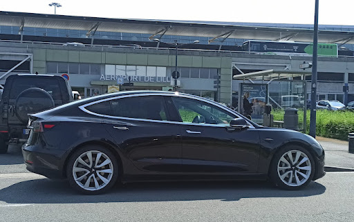Réservez votre Chauffeur VTC en Tesla