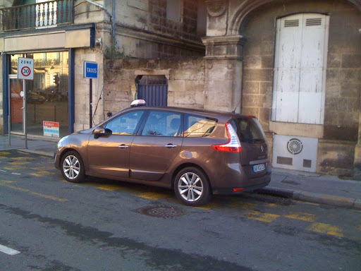 Taxi Bordeaux Christophe 06 15 79 91 85 est membre d'un réseau de taxis 24h/24 7j/7. Réception gare et aéroport Mérignac