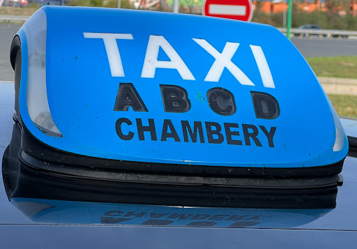 Taxi à Chambéry pour trajets toutes distances. Tarif réglementé & conventionné CPAM pour transport médical . Réservation par tél ou en ligne.