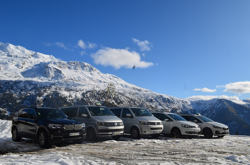 Alp Assistance Taxi propose des taxis de standing sur le secteur de Vaujany et Le Bourg-d’Oisans pour des transferts en gare et des transports 24 h/24 et 7J/7.