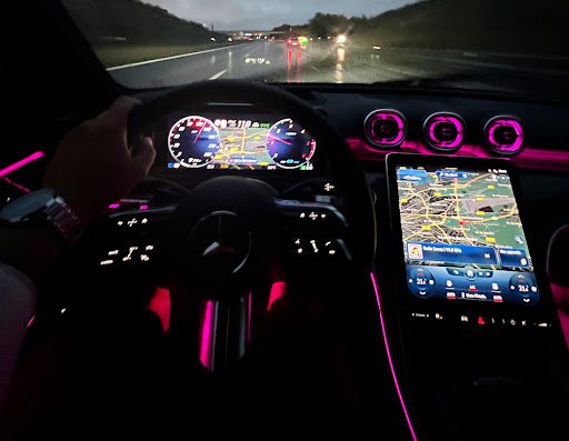 VTC à Clermont-Ferrand et sa région. Toutes distances. Véhicules de prestiges et luxueux. Chauffeurs professionnels et discrets.