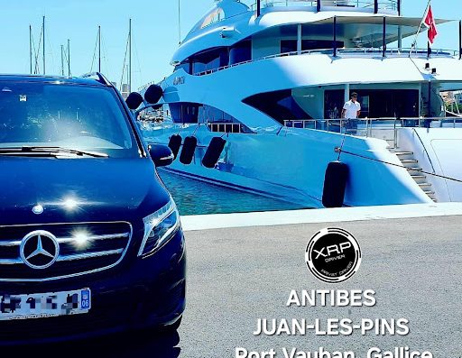 Nos chauffeurs vous acceuil a bord de vehicule Prémium aux Départ de Cannes