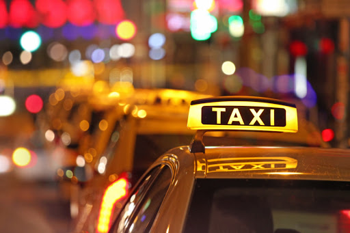Contact Taxi à l'Aéroport international de Lyon | 06 58 76 78 64 | Transport fiable en Mercedes Classe V 1 à 7 passagers. Disponible 24h/7j.