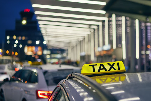 Chauffeur Privé VTC & Taxi à l'Aéroport de Nice Disponible 24h/7j - Transfert Aéroport Nice & Toutes Distances. Réserver VTC en ligne | 06 36 12 48 24