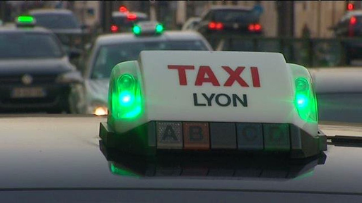 Taxi conventionné à Lyon (69) VSL & agréé CPAM - Tarif réglementé – Transport médical toutes distances disponible 24h/7j