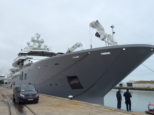 Chauffeurs Privés & VTC  Vans et Berlines à La Rochelle et l'ile de ré. Services de Qualité