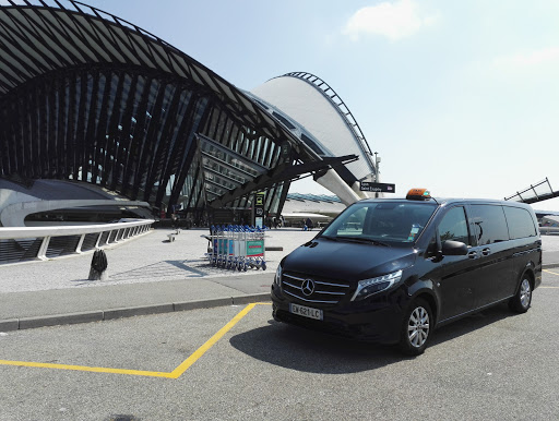 Réserver Taxi à l'Aéroport de Lyon Saint-Exupéry. Navette Taxi Toutes Distances avec Lyon & France. Confort & Tarif Réglementé