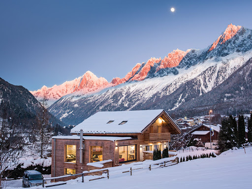 Geneva Airport Transfers (GAT) provides shared and private door to door ski transfers from Geneva Airport.