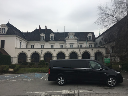 Service de chauffeur privé VTC à Voiron / Isère Transport VTC Prestige à la demande & Toutes Distances 24h/7. Berline & van disponible 24/7.