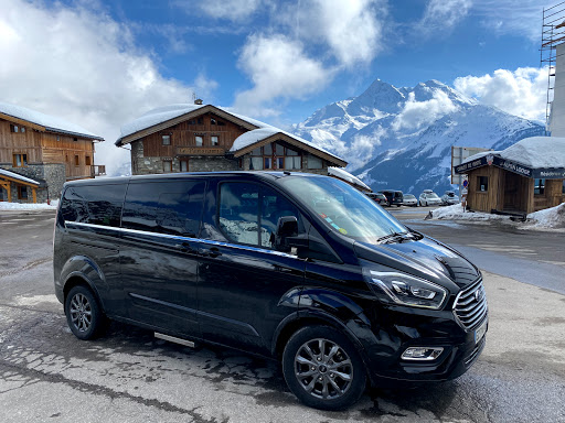 AUTOCAR LYON TRANSFERT est une entreprise de transport de personnes basée à Villeurbanne près de Lyon.