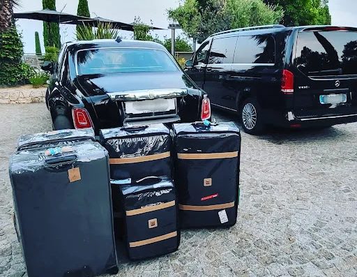 Nos chauffeurs vous acceuil a bord de vehicule Prémium aux Départ de Cannes