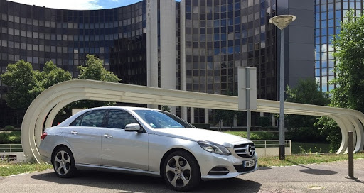 VTC à Strasbourg en Alsace. Réserver en ligne 24h/24 et 7j/7. Prix fixe et transport à la demande : Aéroports