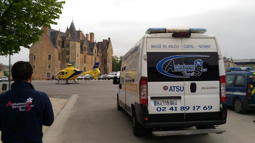 Nos ambulanciers sont formés au transport de patients assis et allongés
