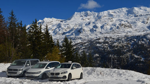 Alp Assistance Taxi propose des taxis de standing sur le secteur de Vaujany et Le Bourg-d’Oisans pour des transferts en gare et des transports 24 h/24 et 7J/7.