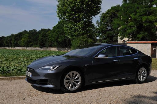 EV Premium Drive - chauffeur VTC à Paris & à Bouffémont en Tesla véhicule écologique Tesla. Aéroports